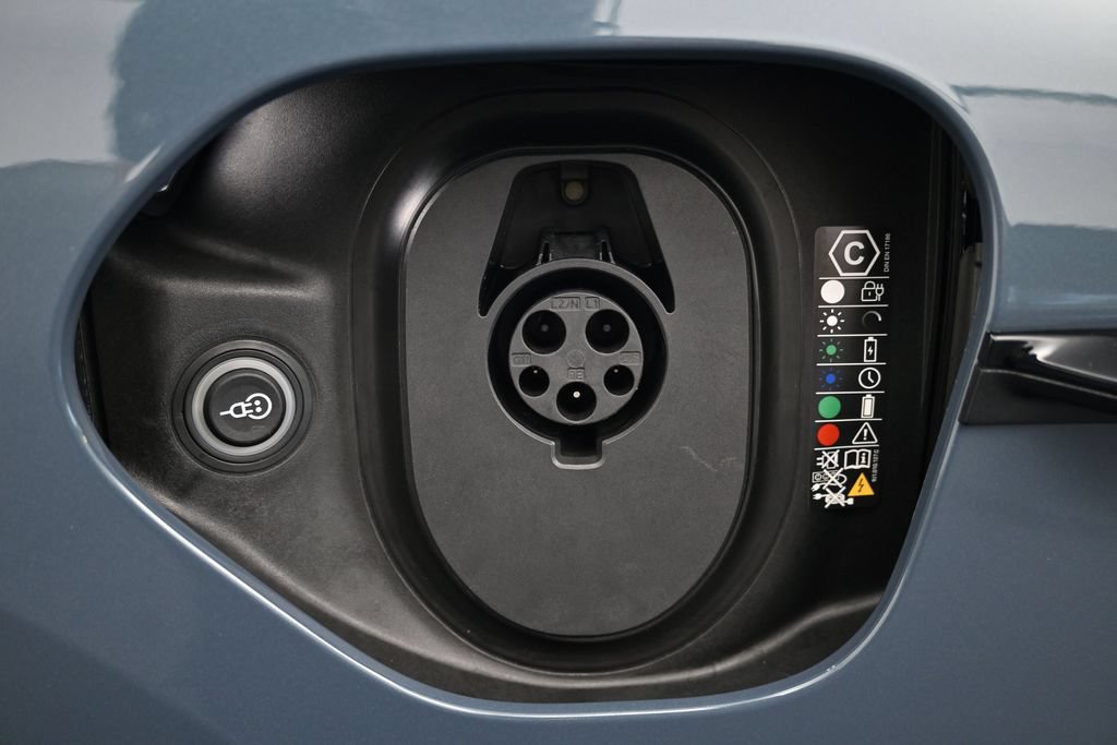 New 2026 Porsche Taycan 4S AWD/4WD image 42