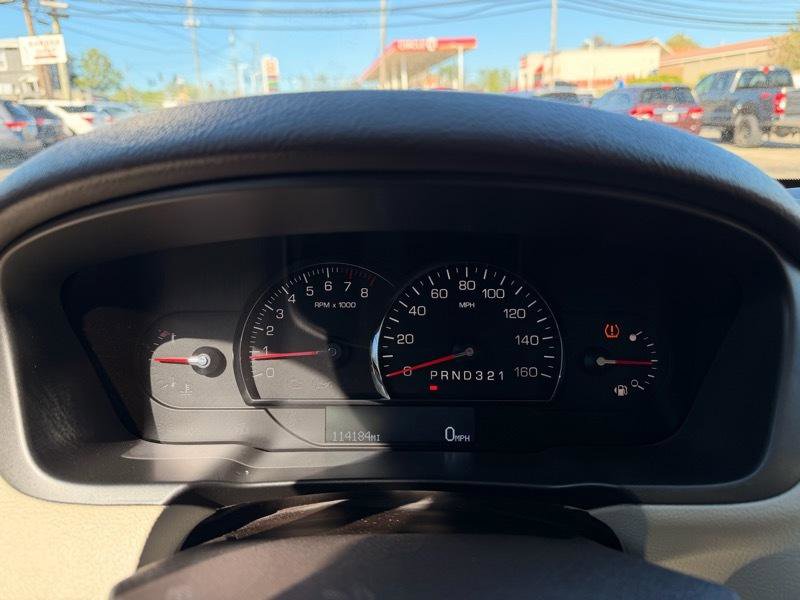 Used 2009 Cadillac DTS Luxury I w/ Sun And Navigation Package FWD image 13