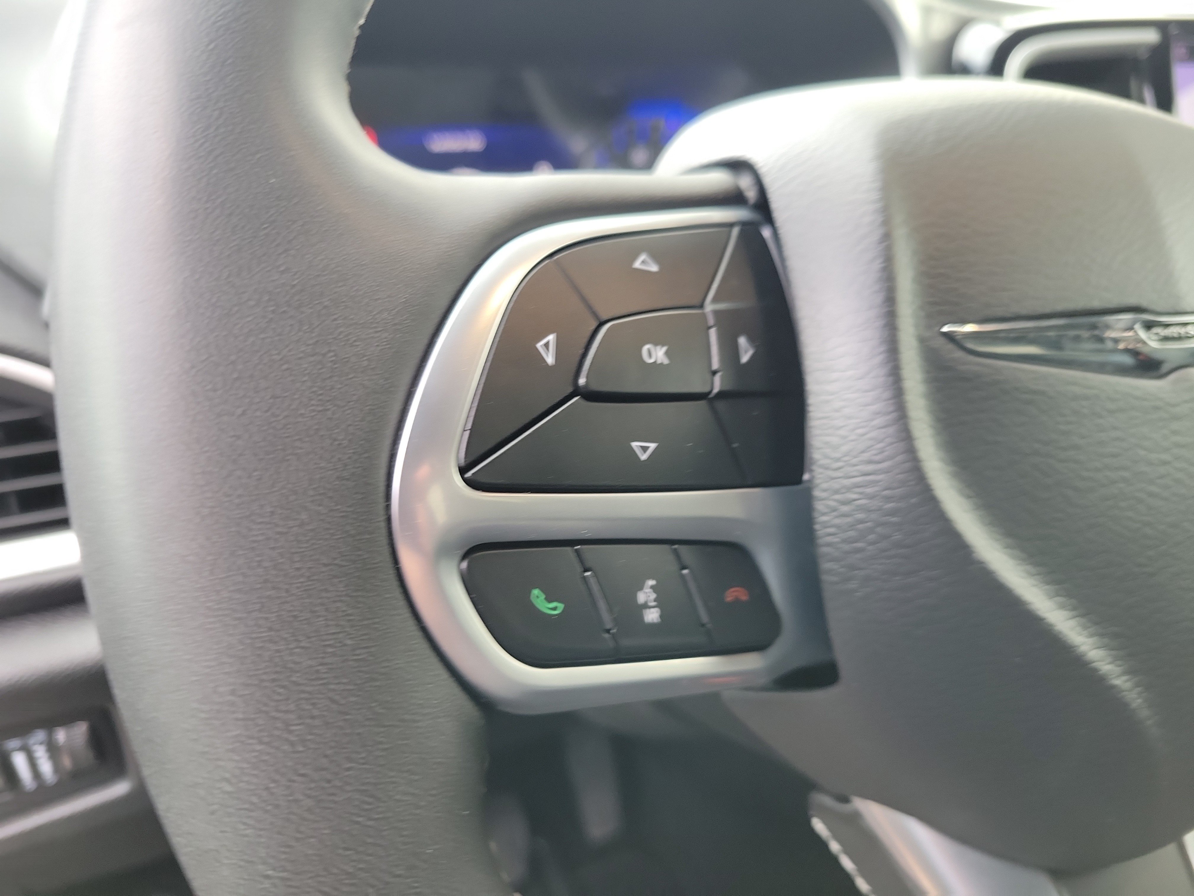 Used 2025 Chrysler Pacifica Select FWD image 23