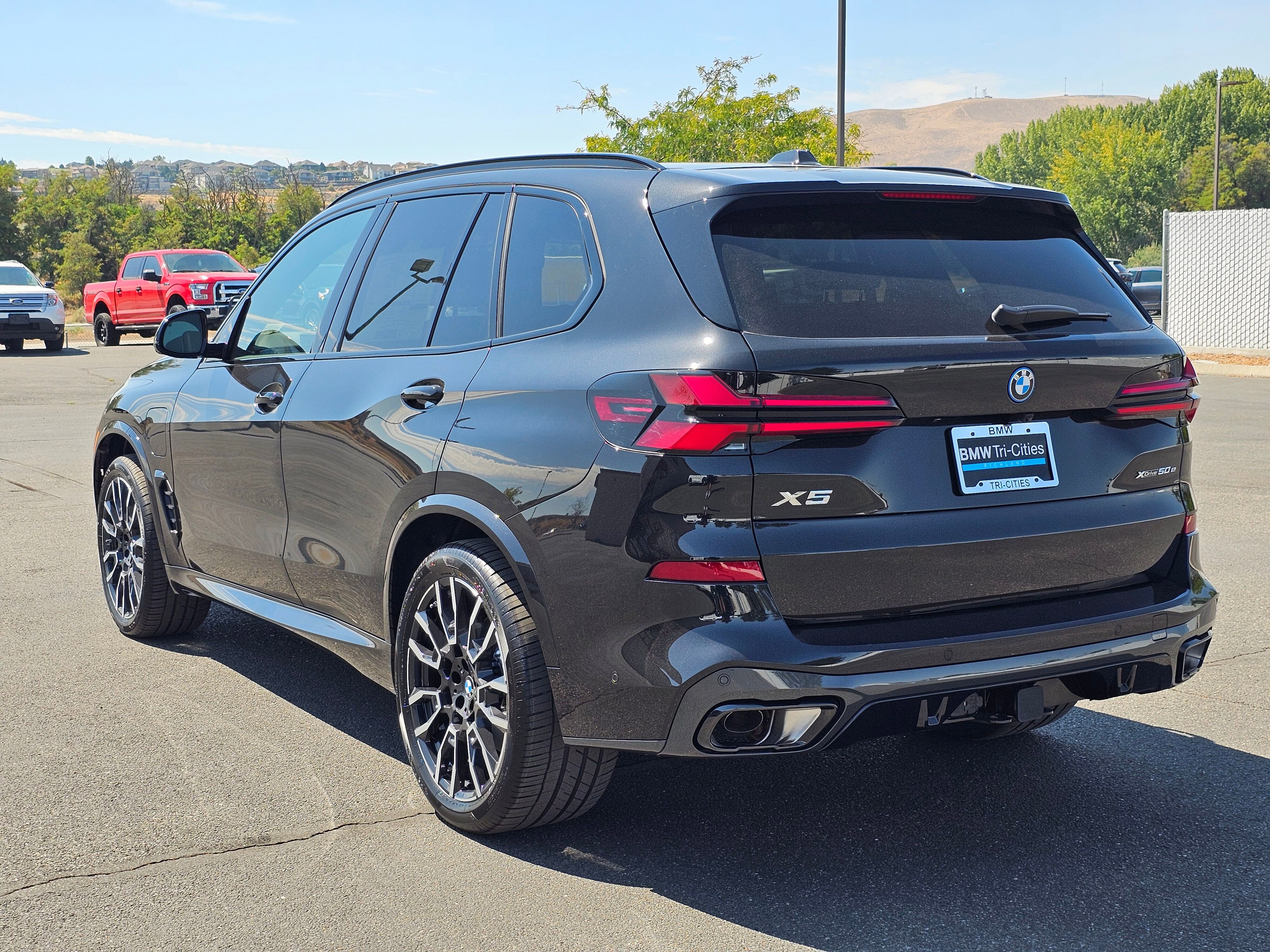 New 2026 BMW X5 xDrive50e w/ M Sport Package image 4