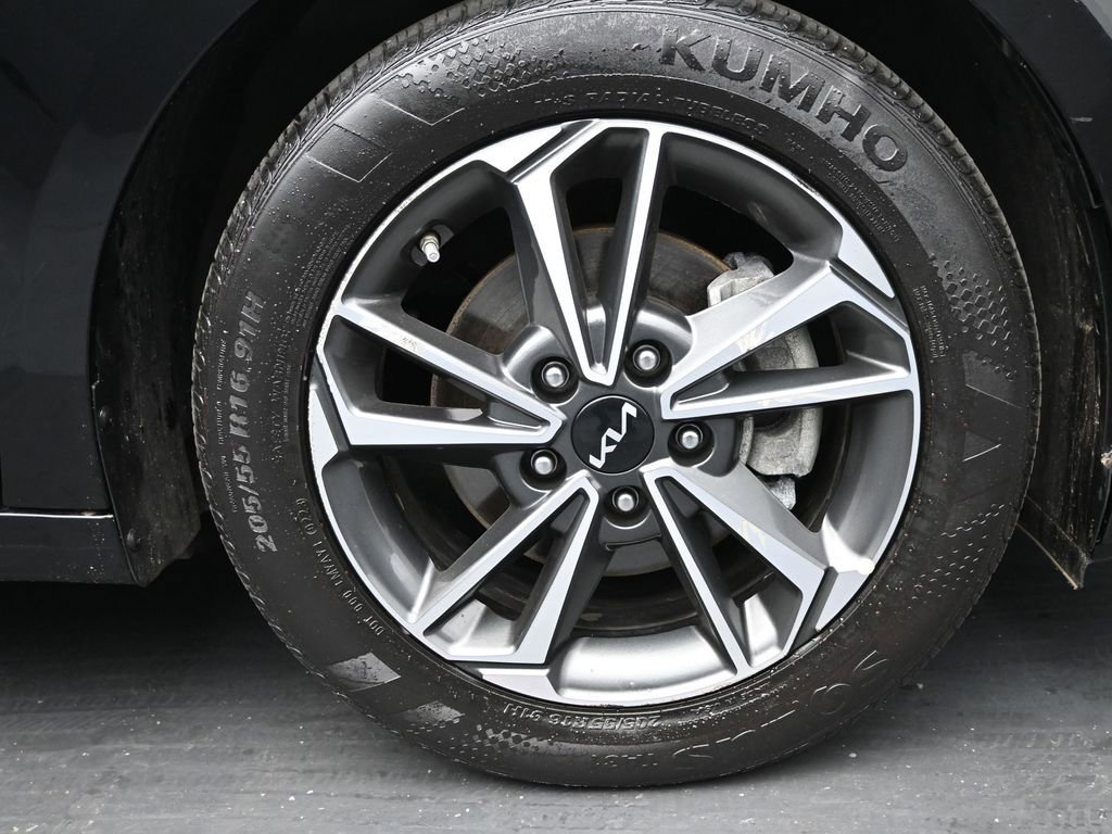 Used 2023 Kia Forte LXS image 10