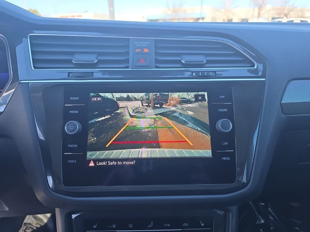 Certified 2022 Volkswagen Tiguan SE w/ Panoramic Sunroof Package image 19