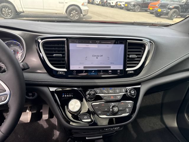 New 2025 Chrysler Pacifica Select AWD/4WD image 22