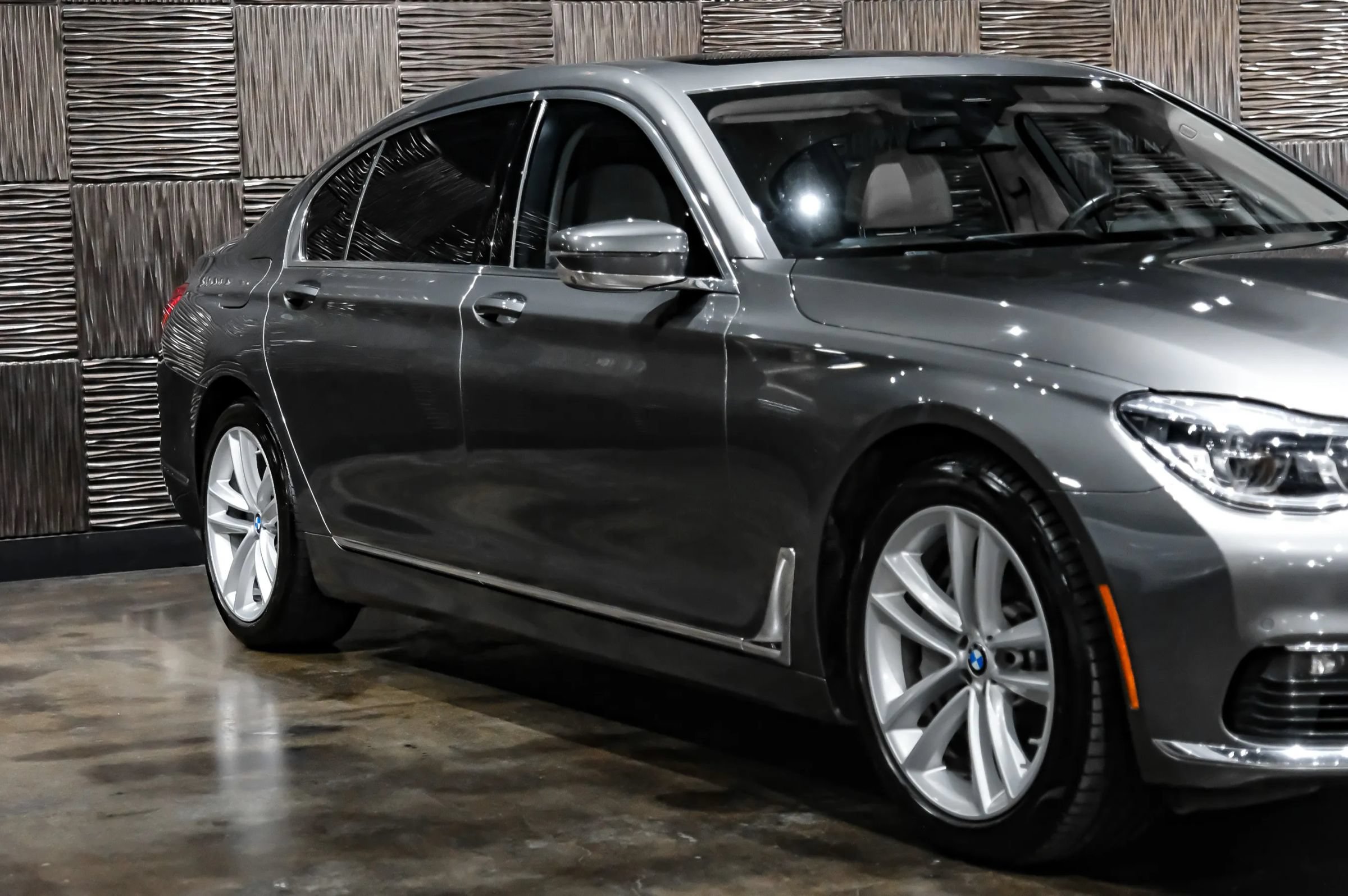 Used 2018 BMW 750i xDrive AWD/4WD image 6