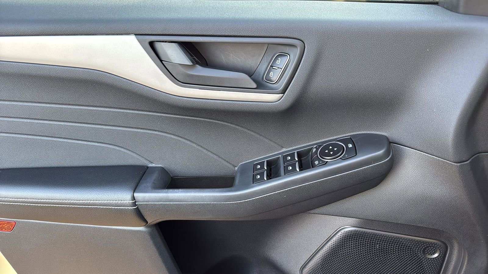 Certified 2022 Ford Escape SE w/ SE Sport Appearance Package image 12