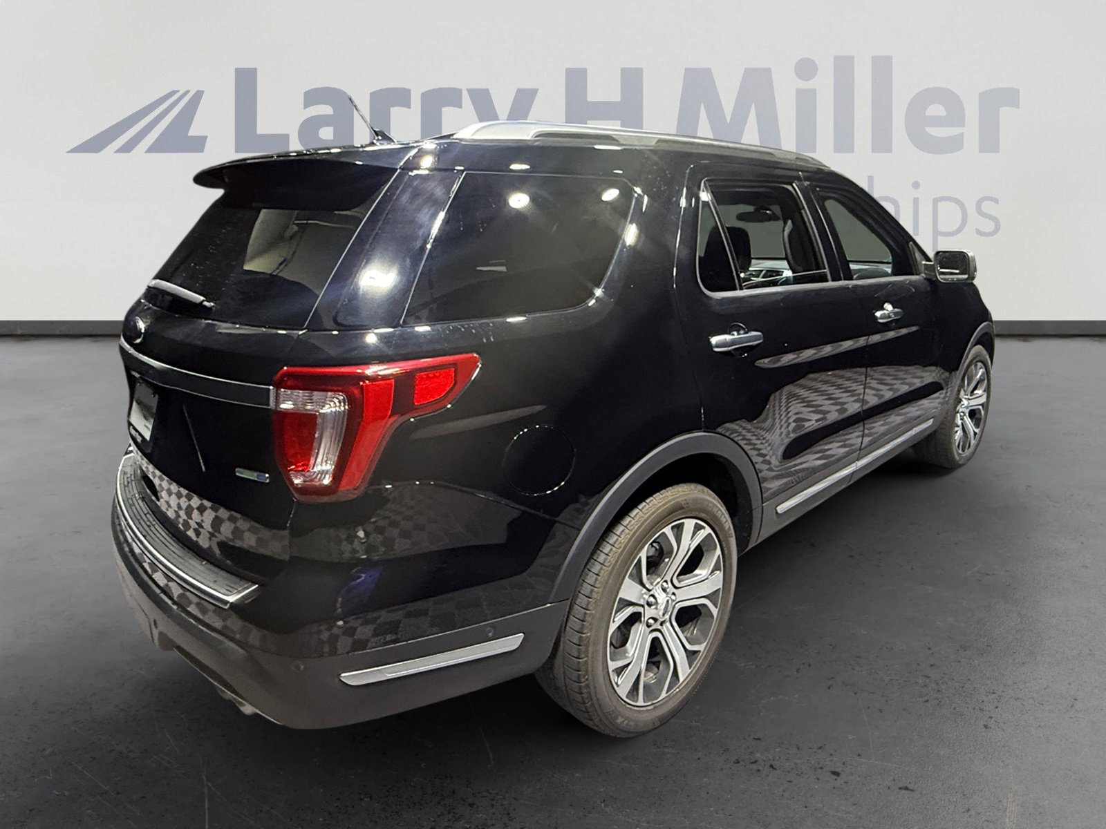 Used 2018 Ford Explorer Platinum AWD/4WD image 5