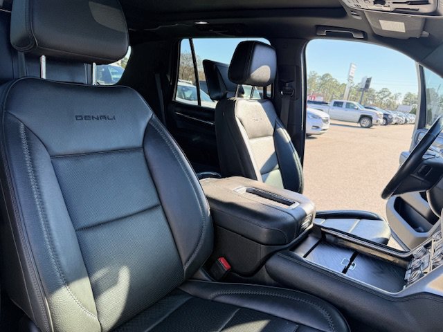 Used 2021 GMC Yukon Denali w/ Denali Ultimate Package RWD image 24