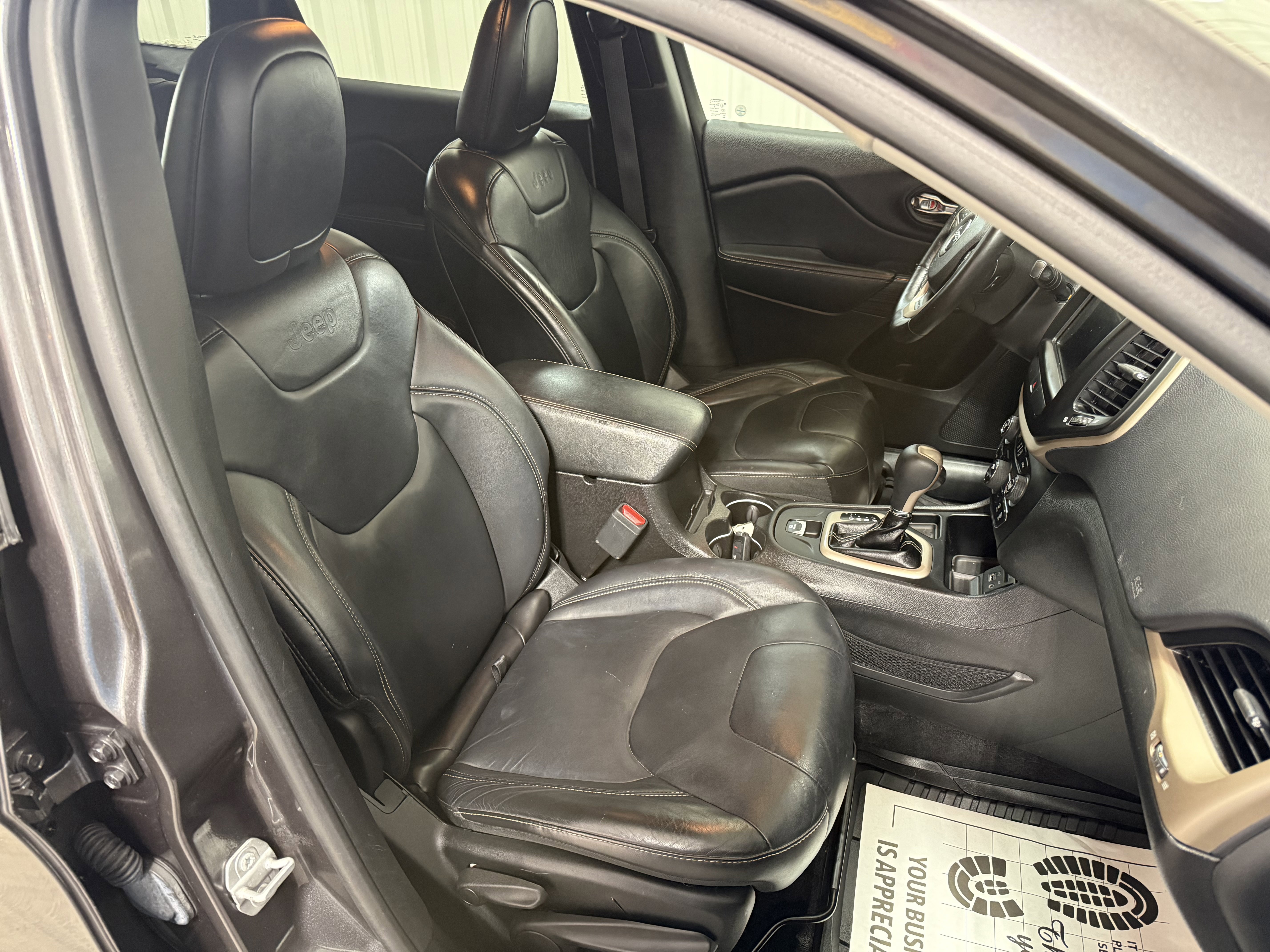 Used 2017 Jeep Cherokee Limited FWD image 11