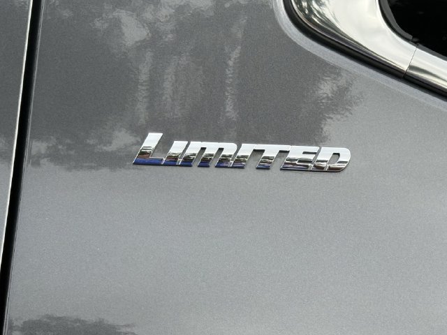 Used 2025 Toyota Tundra Limited w/ Power Package AWD/4WD image 10