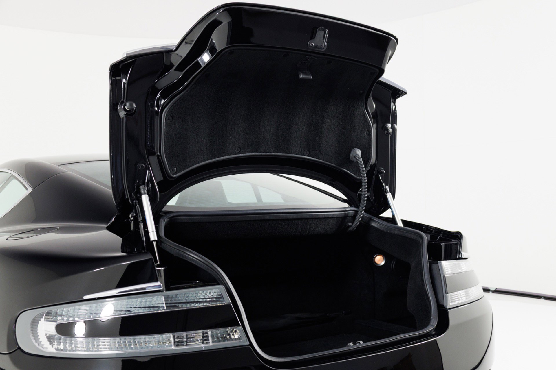 Used 2009 Aston Martin DBS Coupe RWD image 46