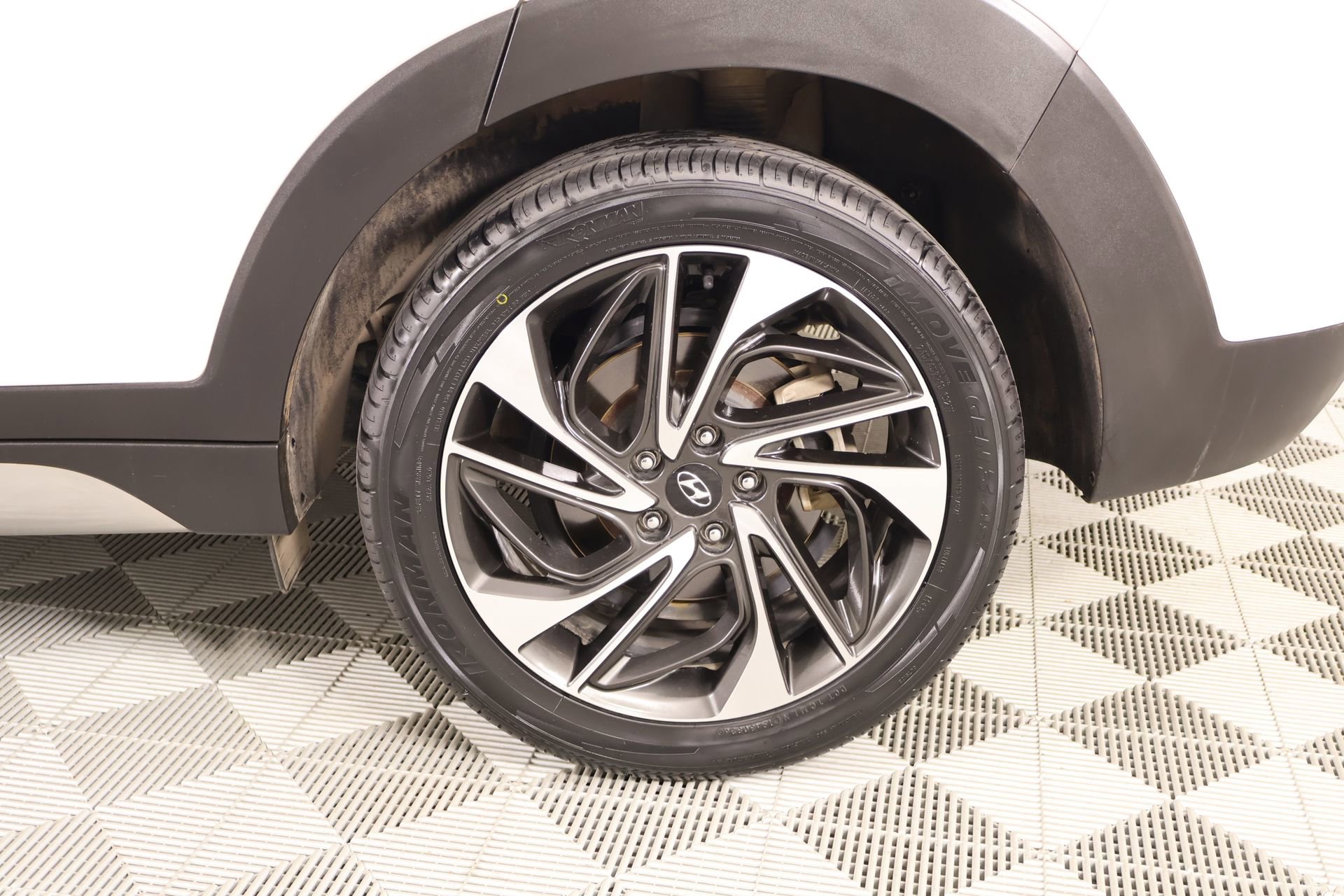 Used 2019 Hyundai Tucson Sport FWD image 18