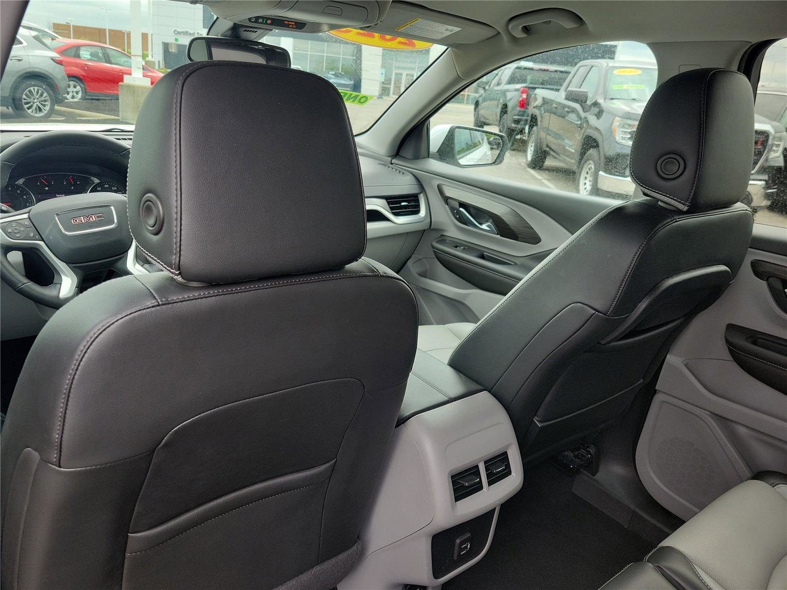 Used 2023 GMC Terrain SLT image 15