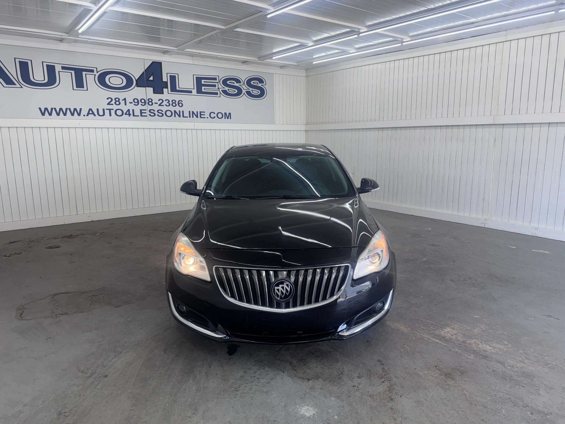 Used 2017 Buick Regal Sport Touring FWD image 2