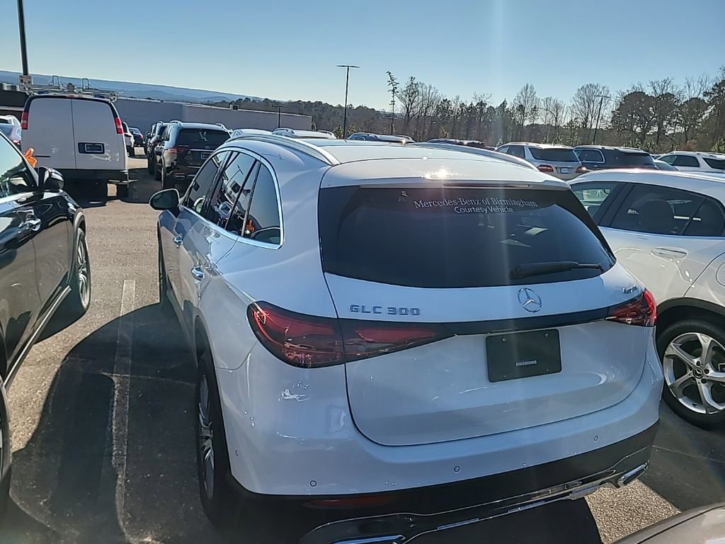 Used 2025 Mercedes-Benz GLC 300 4MATIC image 8