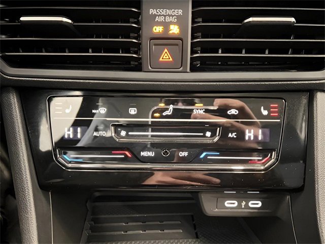 Used 2025 Volkswagen Jetta SE image 21