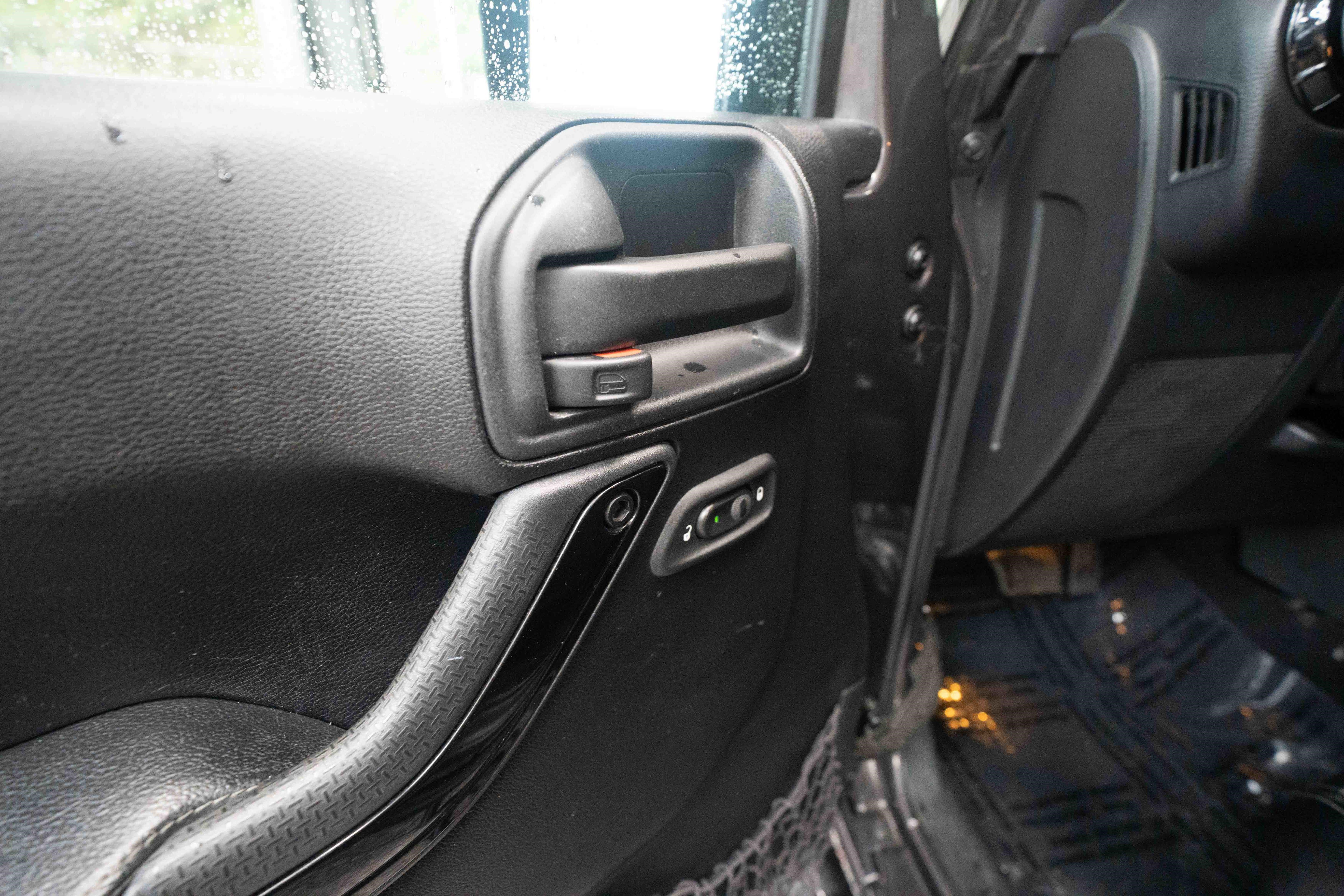 Used 2016 Jeep Wrangler Unlimited Sahara AWD/4WD image 7