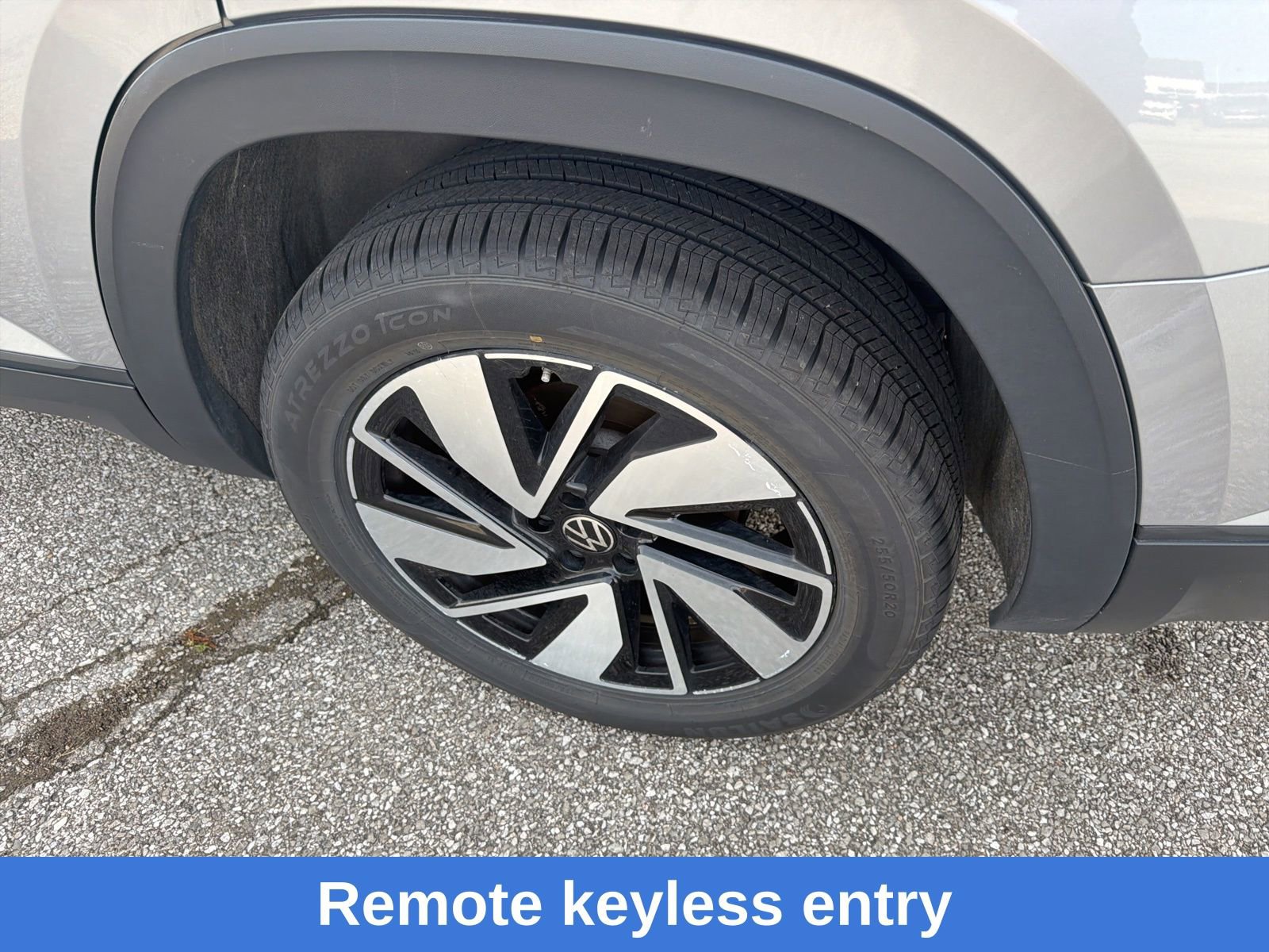 Used 2025 Volkswagen Atlas SE AWD/4WD image 26