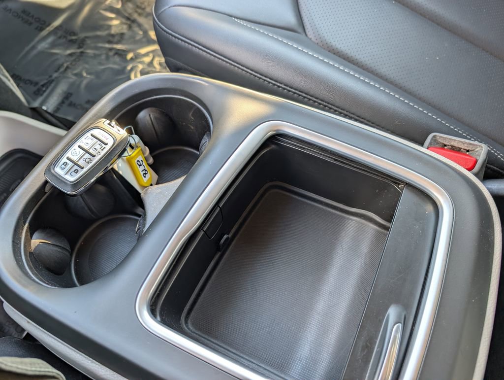 Used 2024 Chrysler Pacifica Touring-L image 32