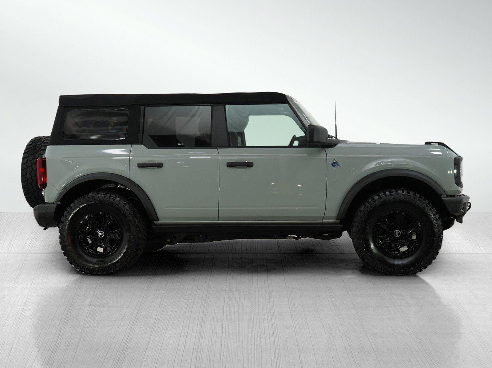 Used 2021 Ford Bronco Black Diamond image 6