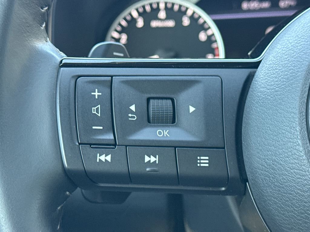 Used 2023 Nissan Pathfinder SV image 31