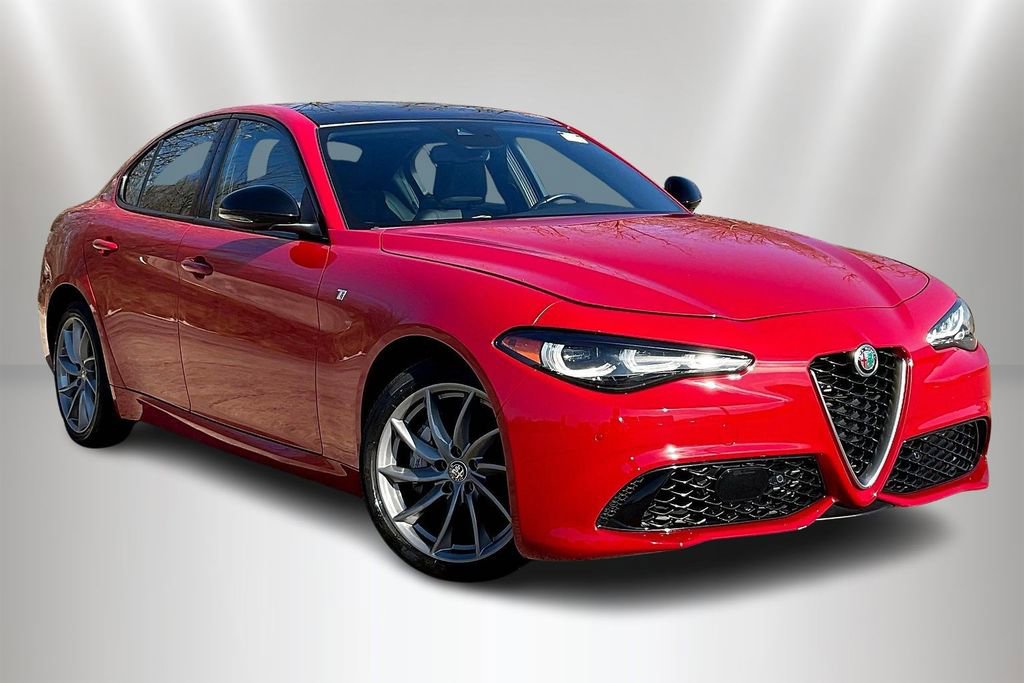 Used 2024 Alfa Romeo Giulia Ti image 3