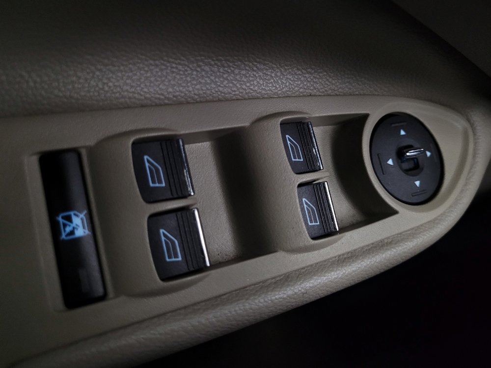 Used 2015 Ford Escape Titanium w/ Equipment Group 301A FWD image 27