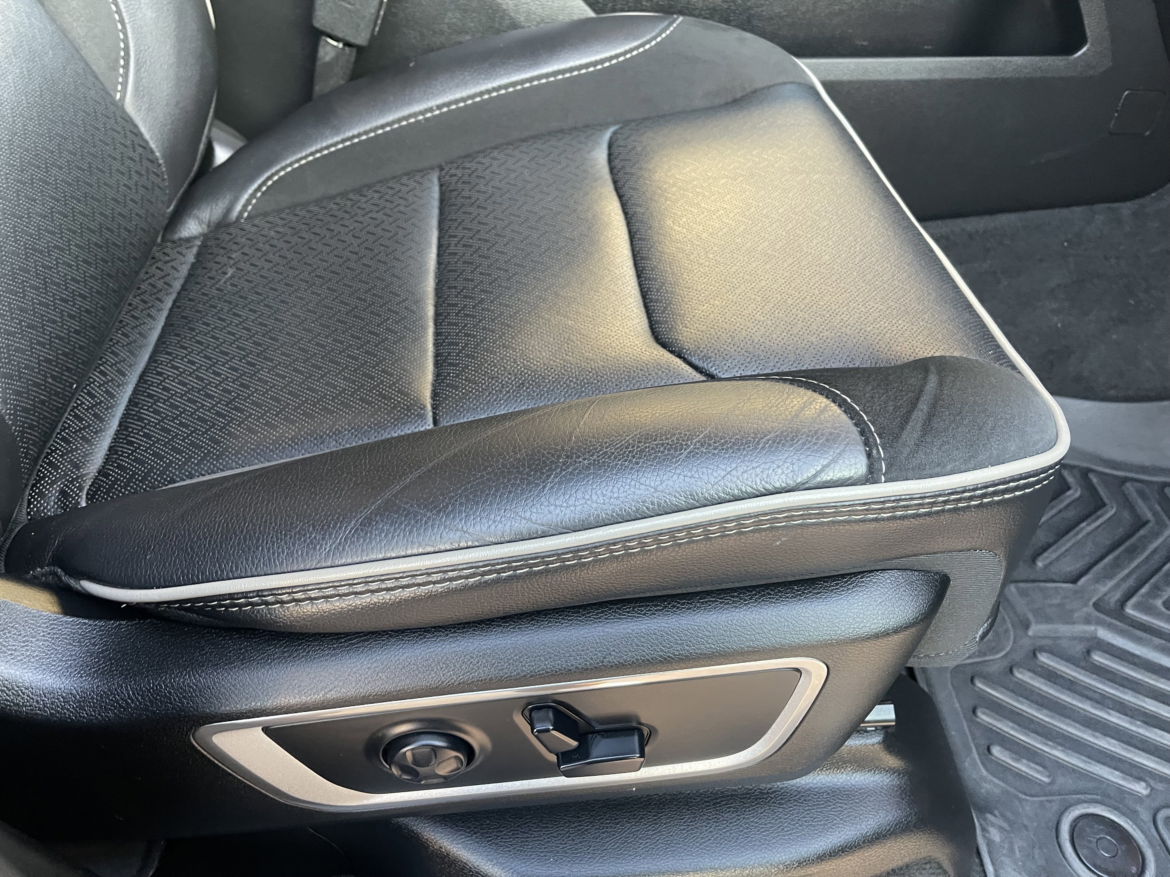 Used 2021 RAM 1500 Laramie w/ Sport Appearance Package image 21