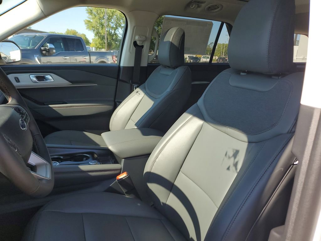 New 2025 Ford Explorer Active image 17