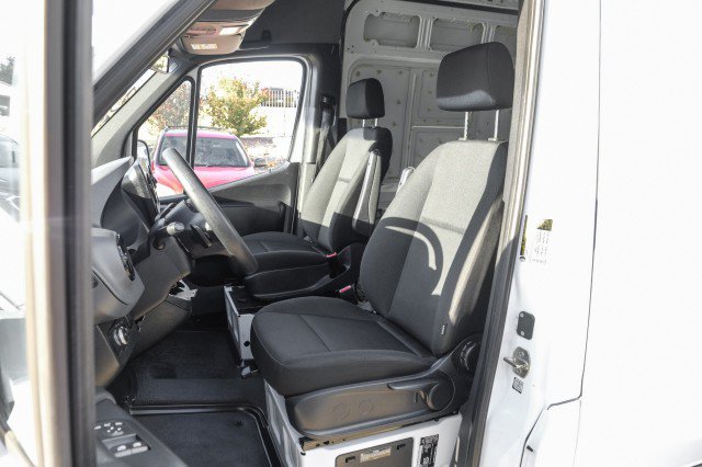Used 2020 Mercedes-Benz Sprinter 2500 image 28