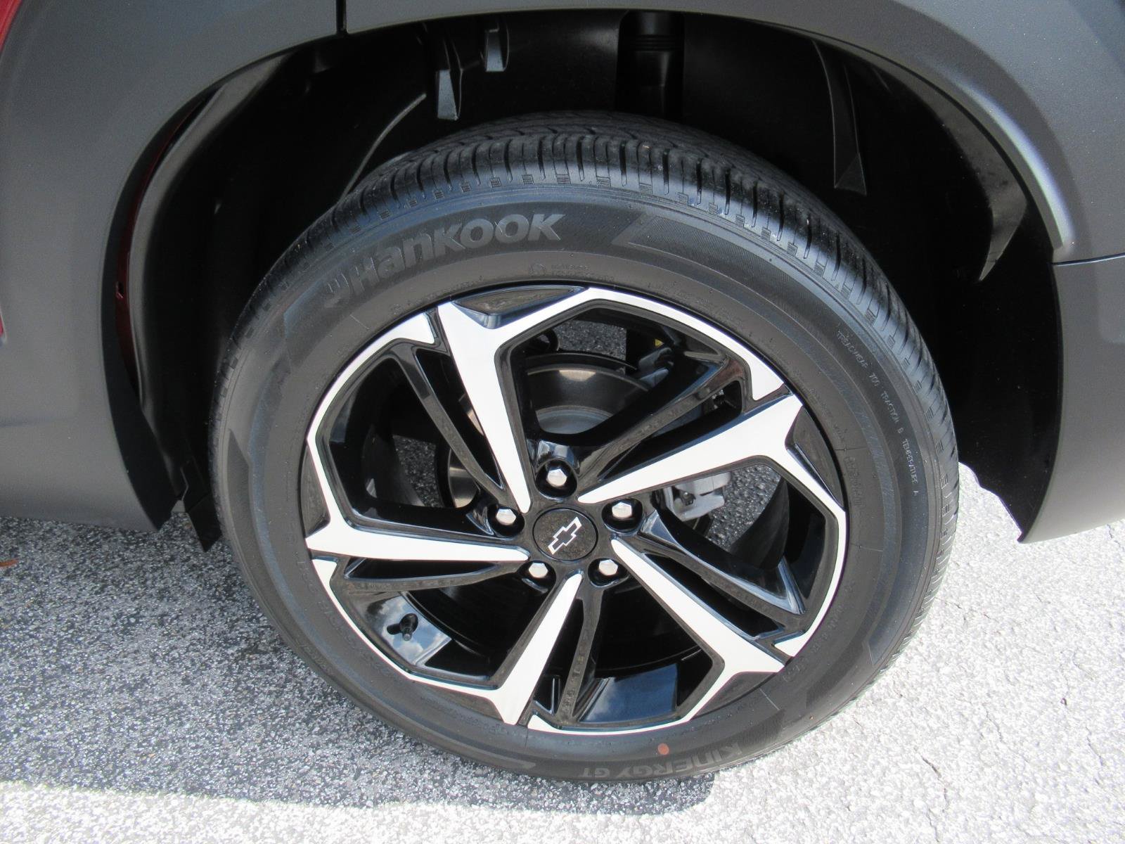 Used 2023 Chevrolet TrailBlazer RS w/ Sun and Liftgate Package FWD image 9