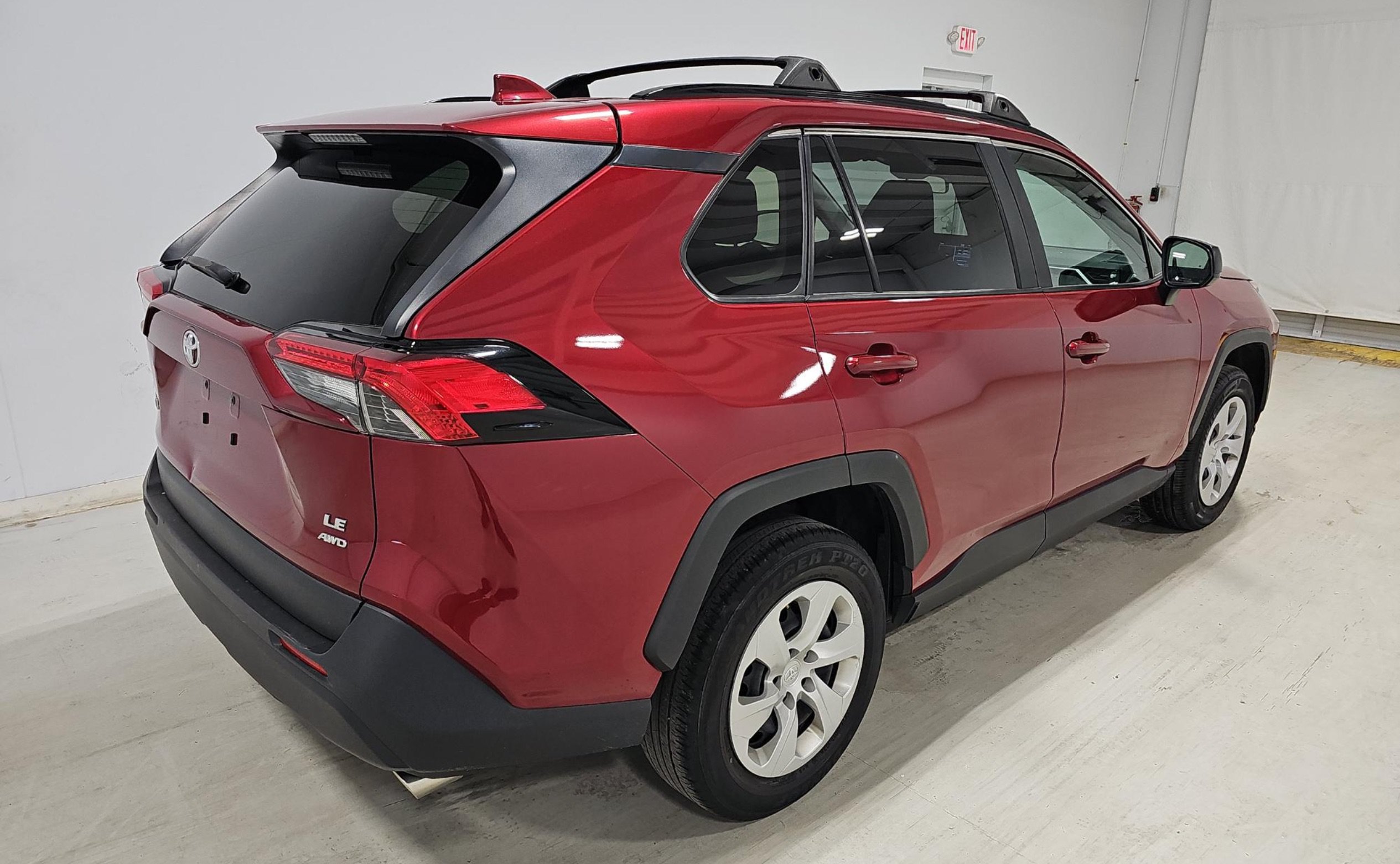 Used 2019 Toyota RAV4 LE AWD/4WD image 4