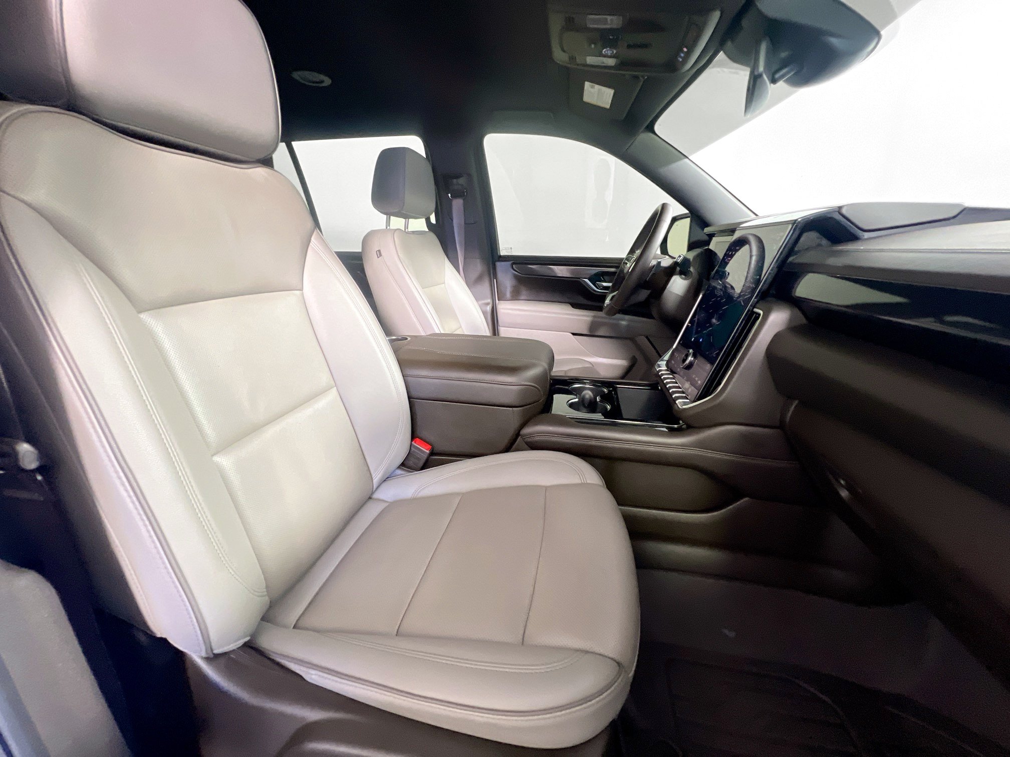 Used 2025 GMC Yukon Elevation RWD image 30