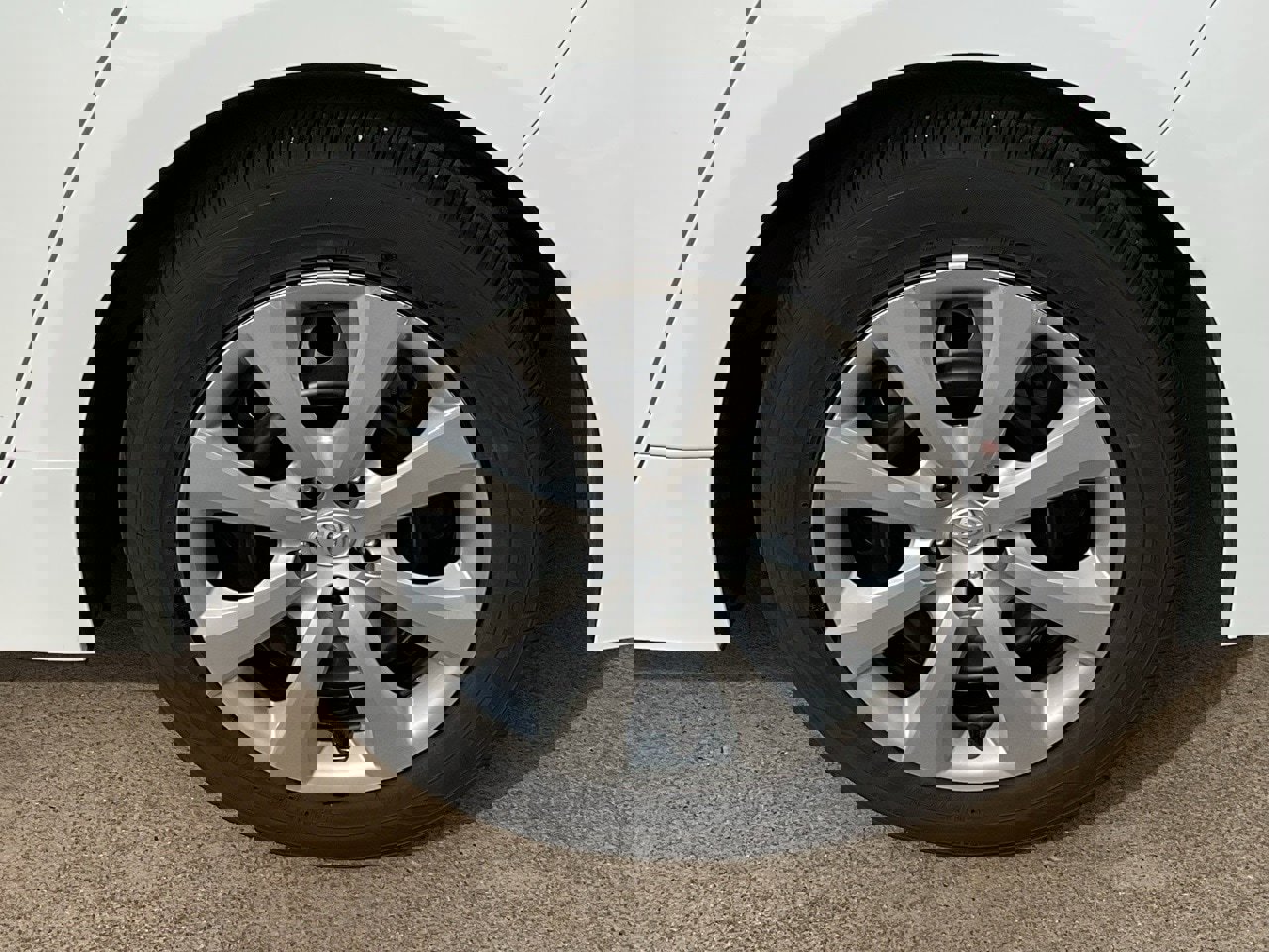 Used 2025 Toyota Corolla LE image 8