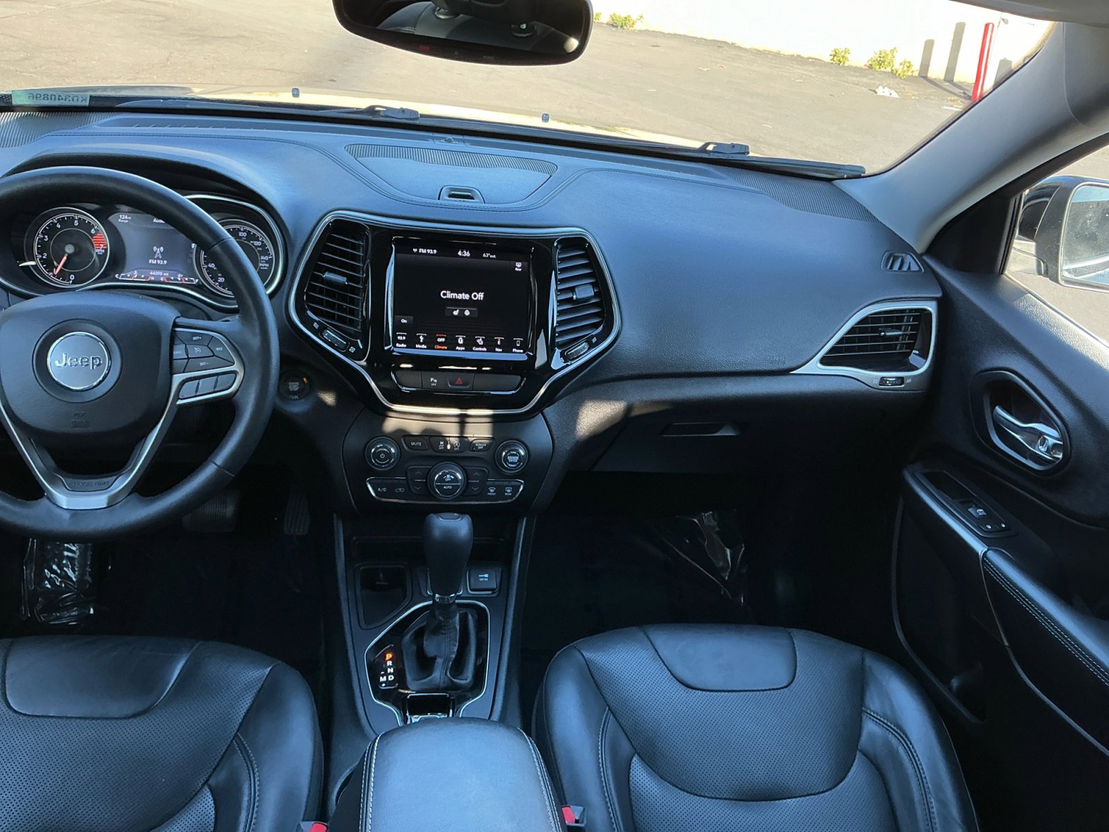 Used 2019 Jeep Cherokee Limited image 16