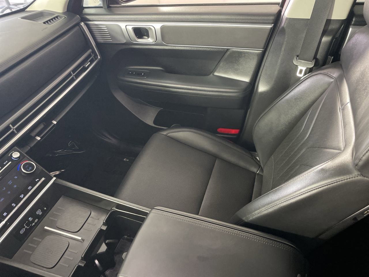 Used 2025 Hyundai Santa Fe SEL image 21