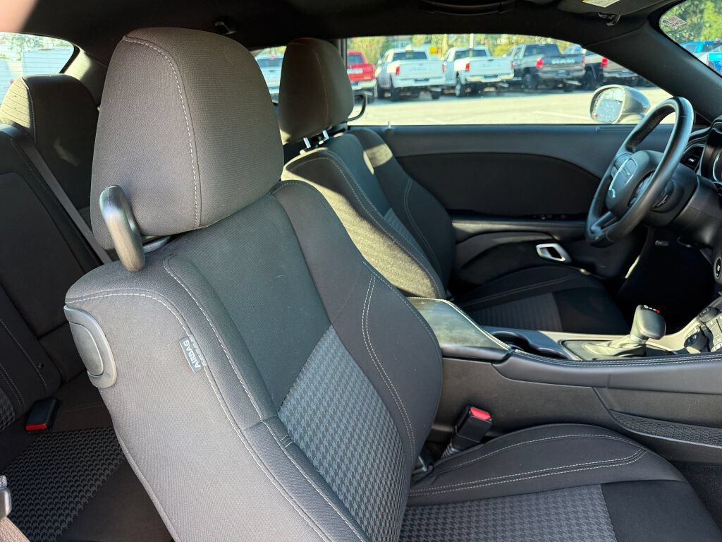 Used 2023 Dodge Challenger SXT RWD image 11