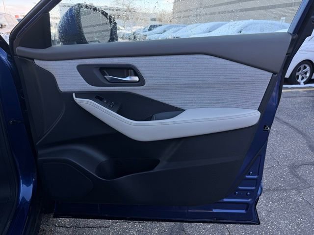 Used 2023 Nissan Rogue SV image 13