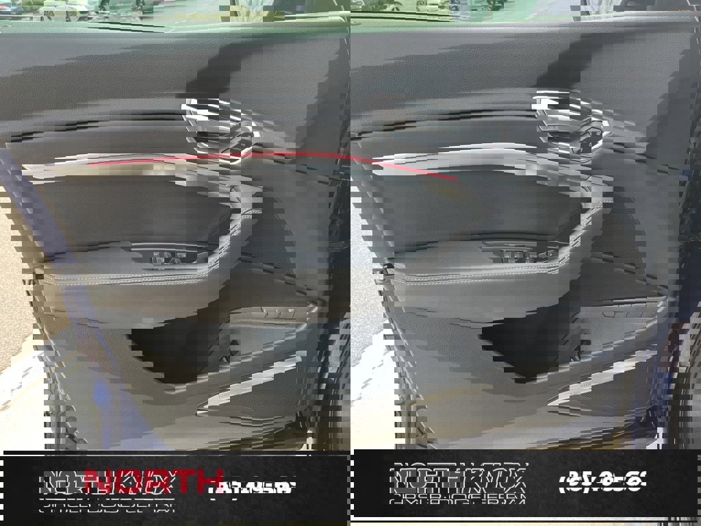 Used 2023 Audi e-tron Premium Plus w/ Premium Plus Package image 5