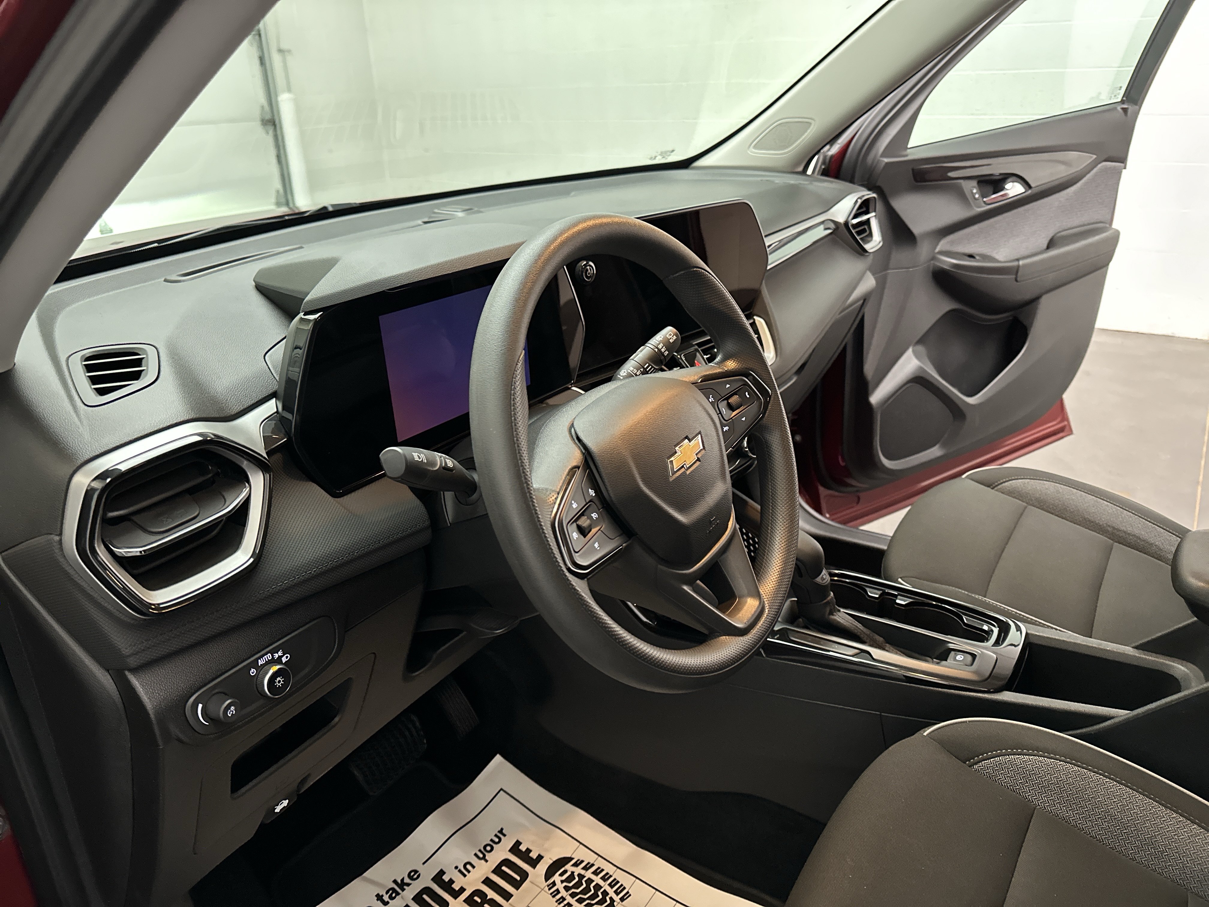 Used 2025 Chevrolet TrailBlazer LT AWD/4WD image 14