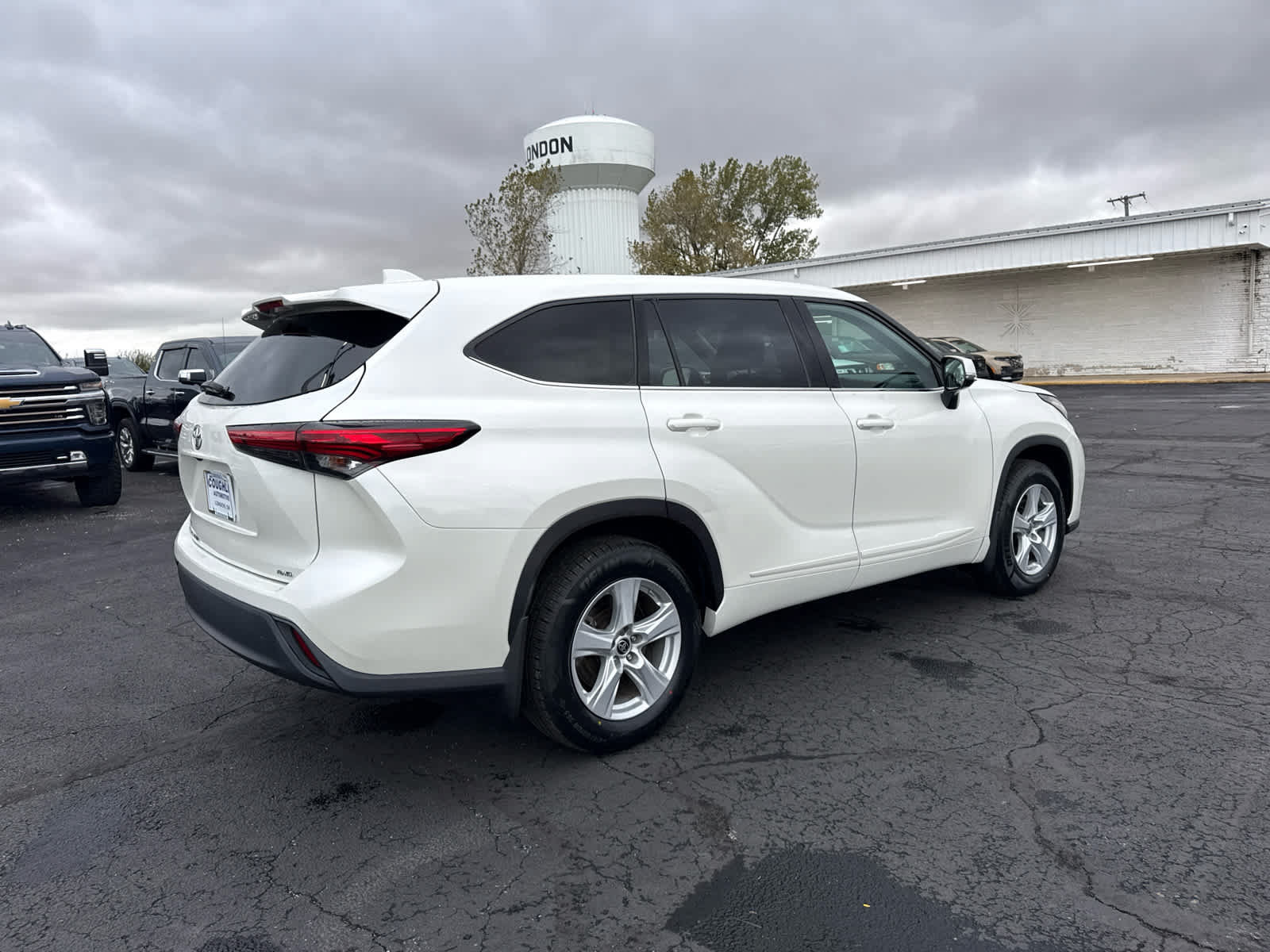 Used 2020 Toyota Highlander L AWD/4WD image 5
