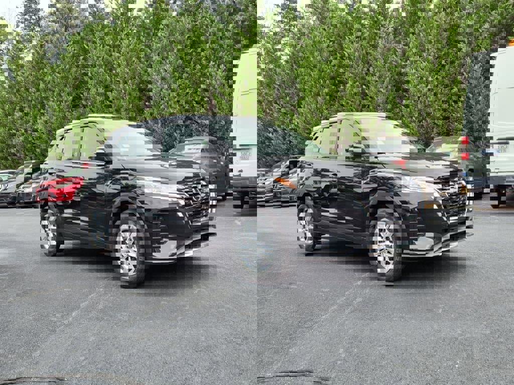 New 2025 Nissan Kicks Play S