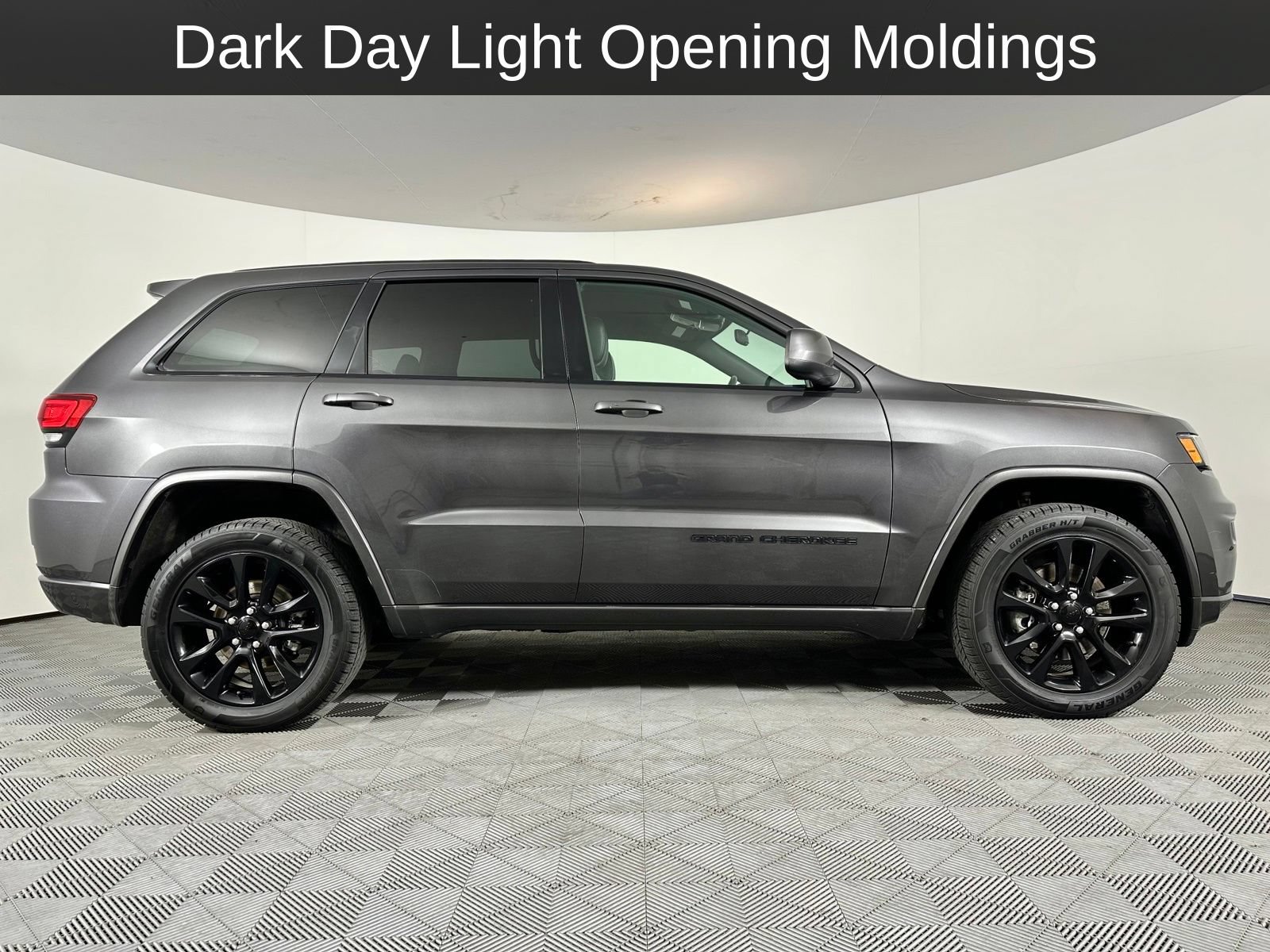 Used 2021 Jeep Grand Cherokee Laredo X AWD/4WD image 23