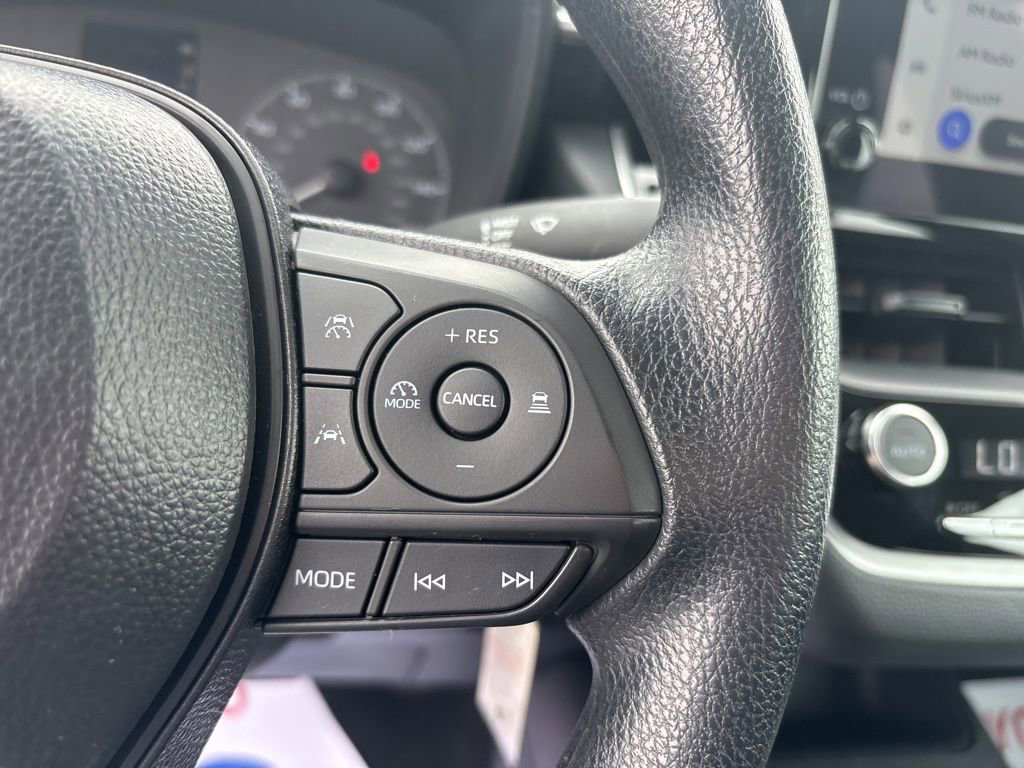 Used 2025 Toyota Corolla LE image 16