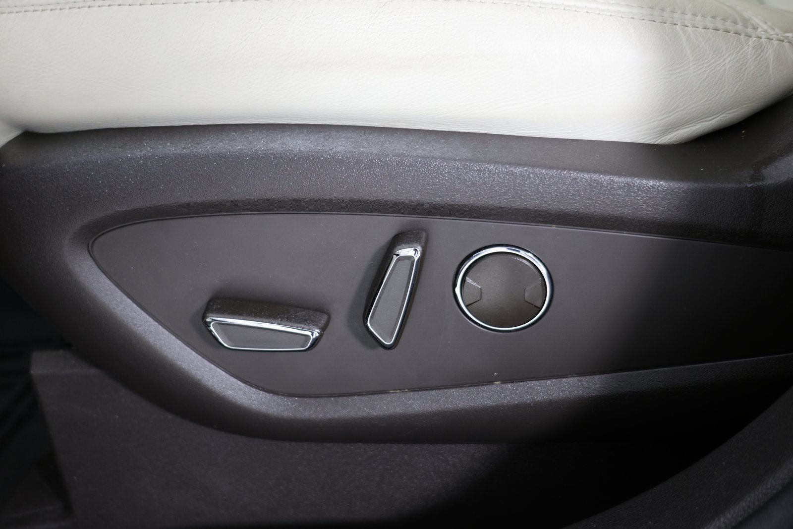 Used 2022 Lincoln Nautilus Black Label w/ Class II Trailer Tow Package image 25