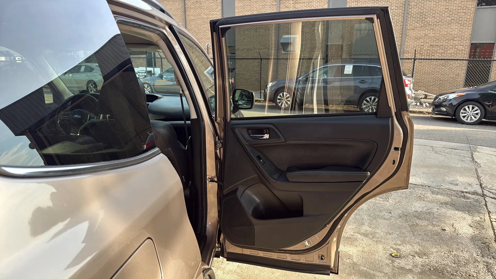 Used 2015 Subaru Forester 2.5i Limited AWD/4WD image 17