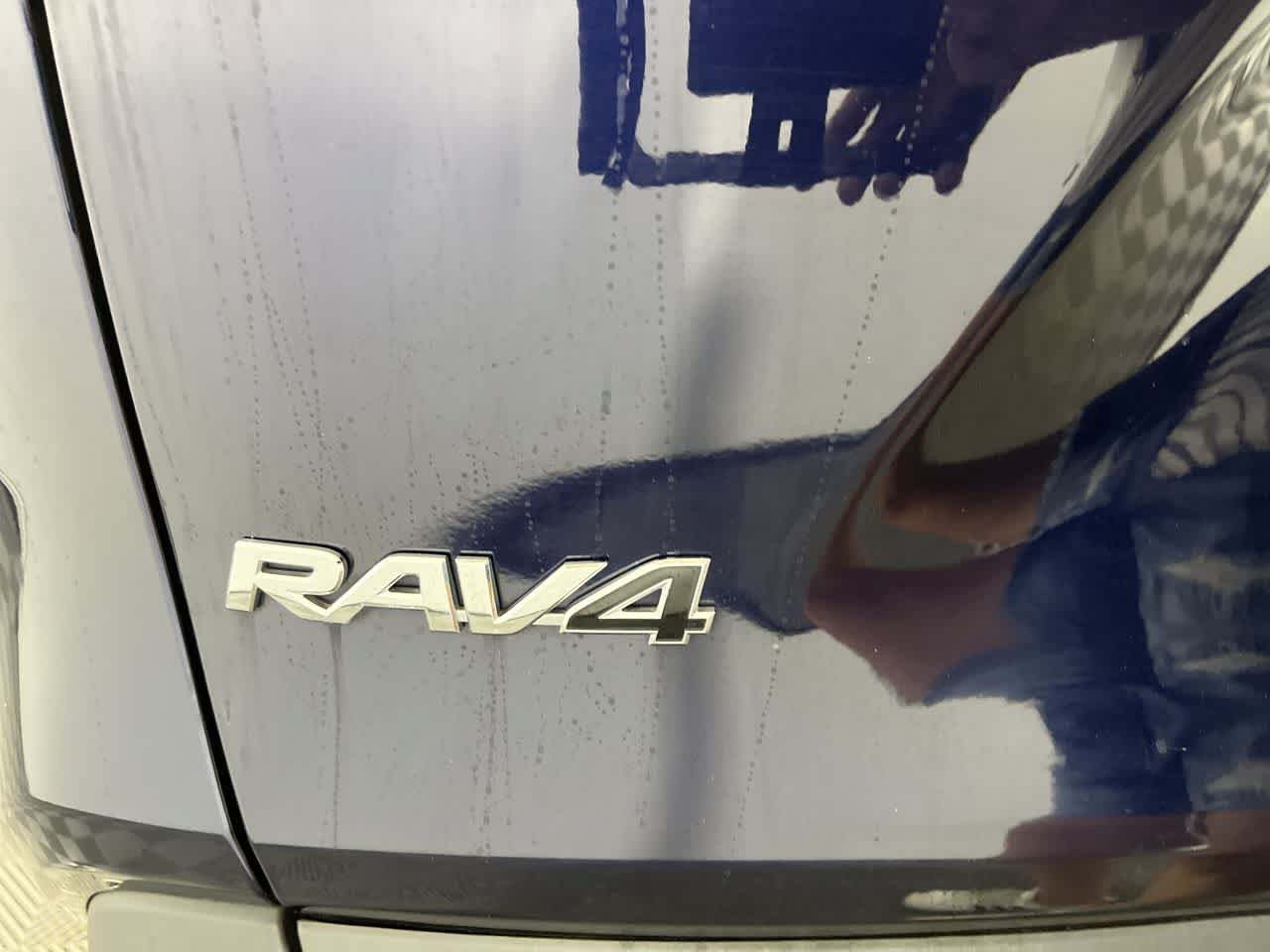Used 2022 Toyota RAV4 XLE AWD/4WD image 11