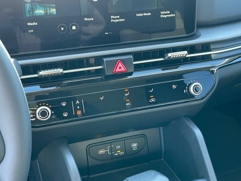New 2026 Kia Sportage LX w/ LX Convenience Package FWD image 17