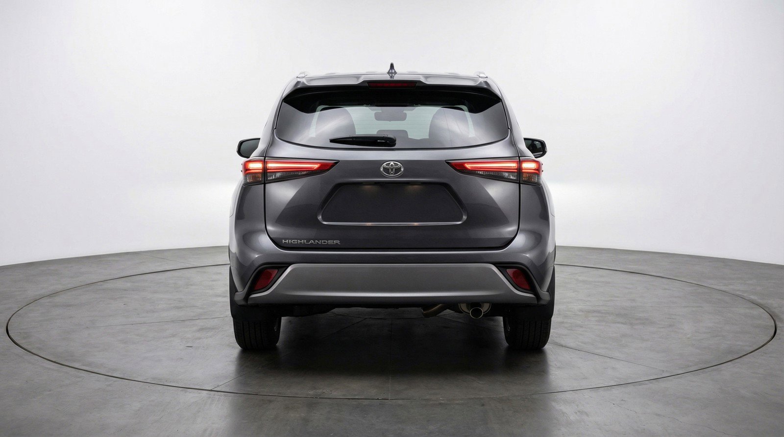 Used 2025 Toyota Highlander LE image 7