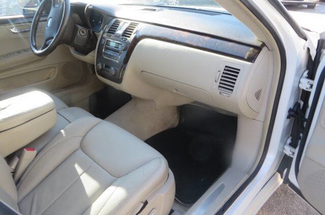 Used 2010 Cadillac DTS Luxury image 16