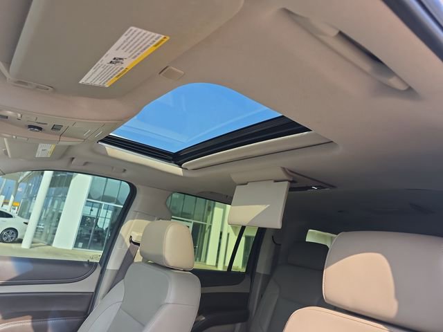 Used 2018 Chevrolet Suburban Premier image 19